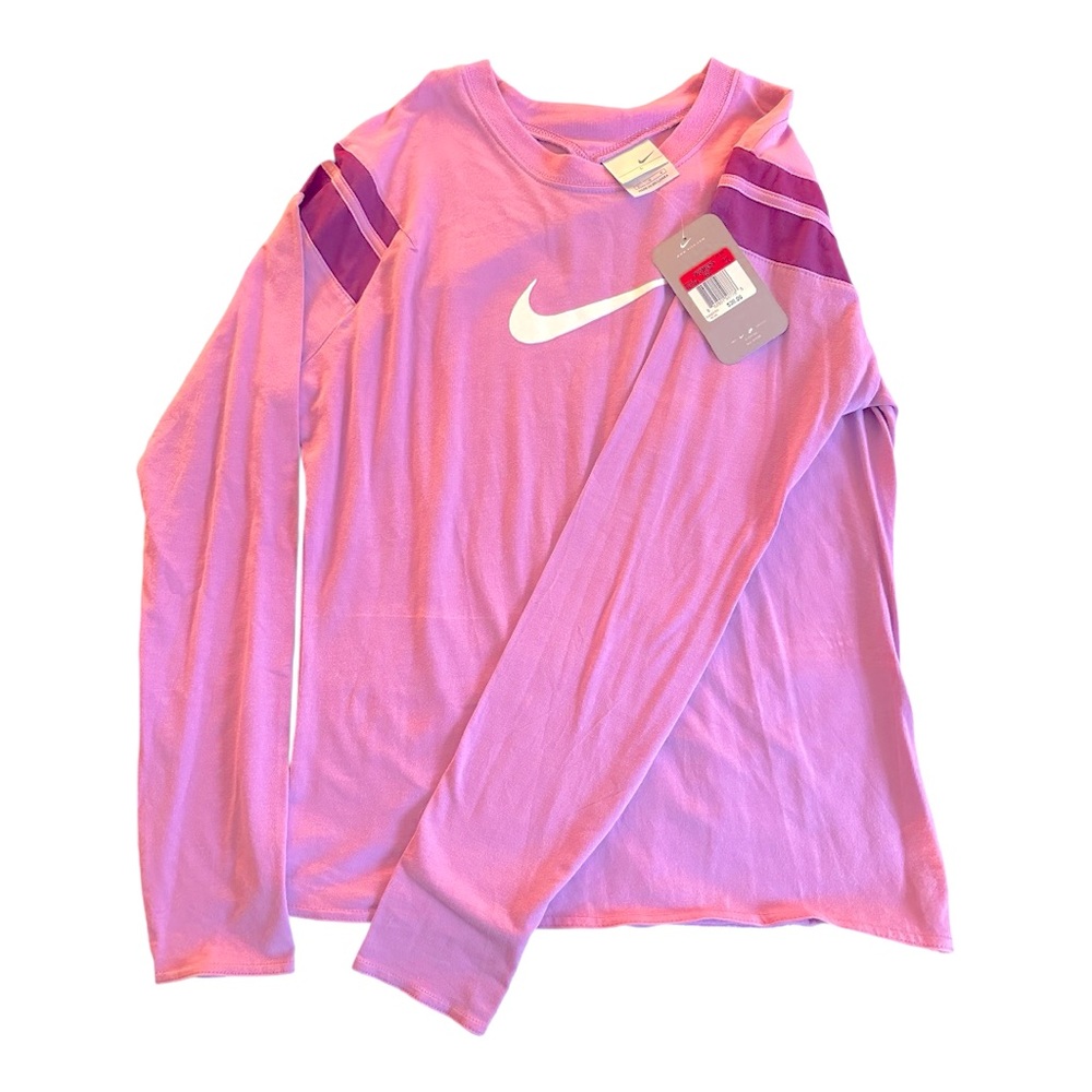 Nike women’s long sleeve shirt! NWT! Smoke free home.